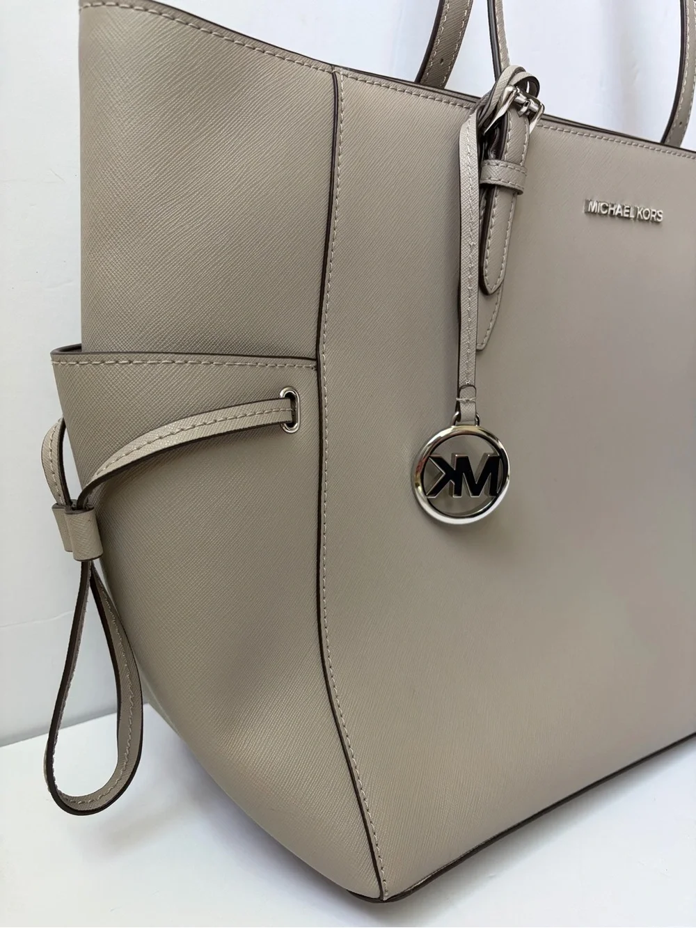 Michael Kors Voyager Medium/Large Saffiano Leather Tote in Pearl Grey